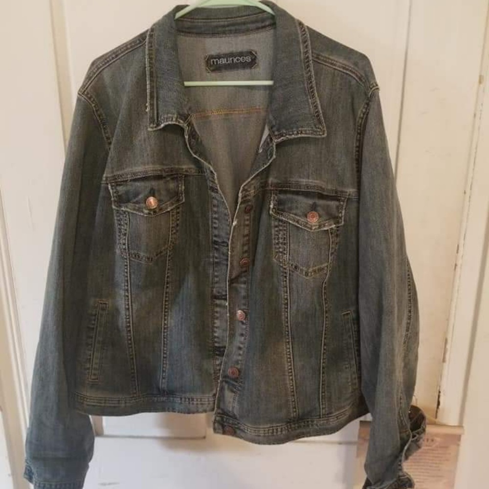 Plus Size Cropped Denim Jacket
